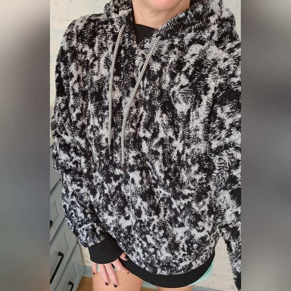 Athleta Tugga Sherpa Jacquard Fleece Hoodie, Black and White, Size Medium